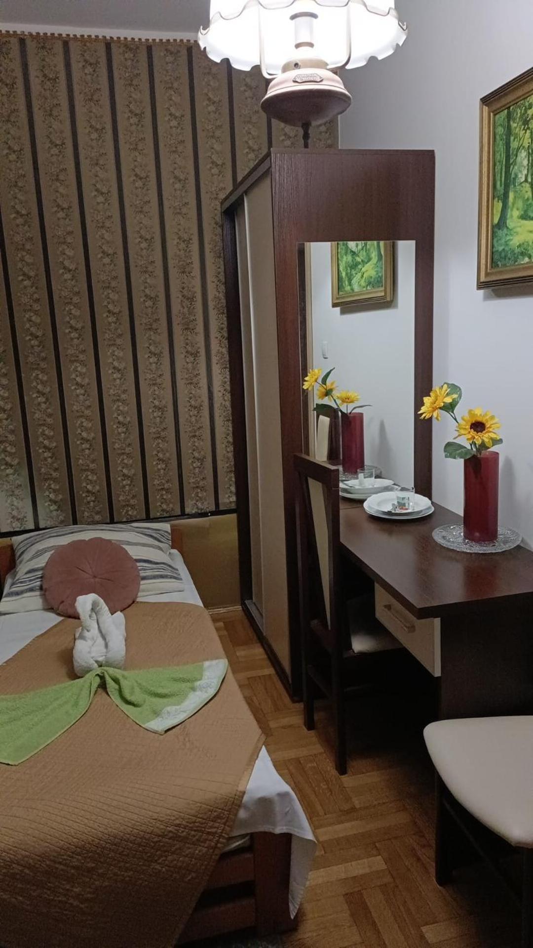Hostel Познан Екстериор снимка